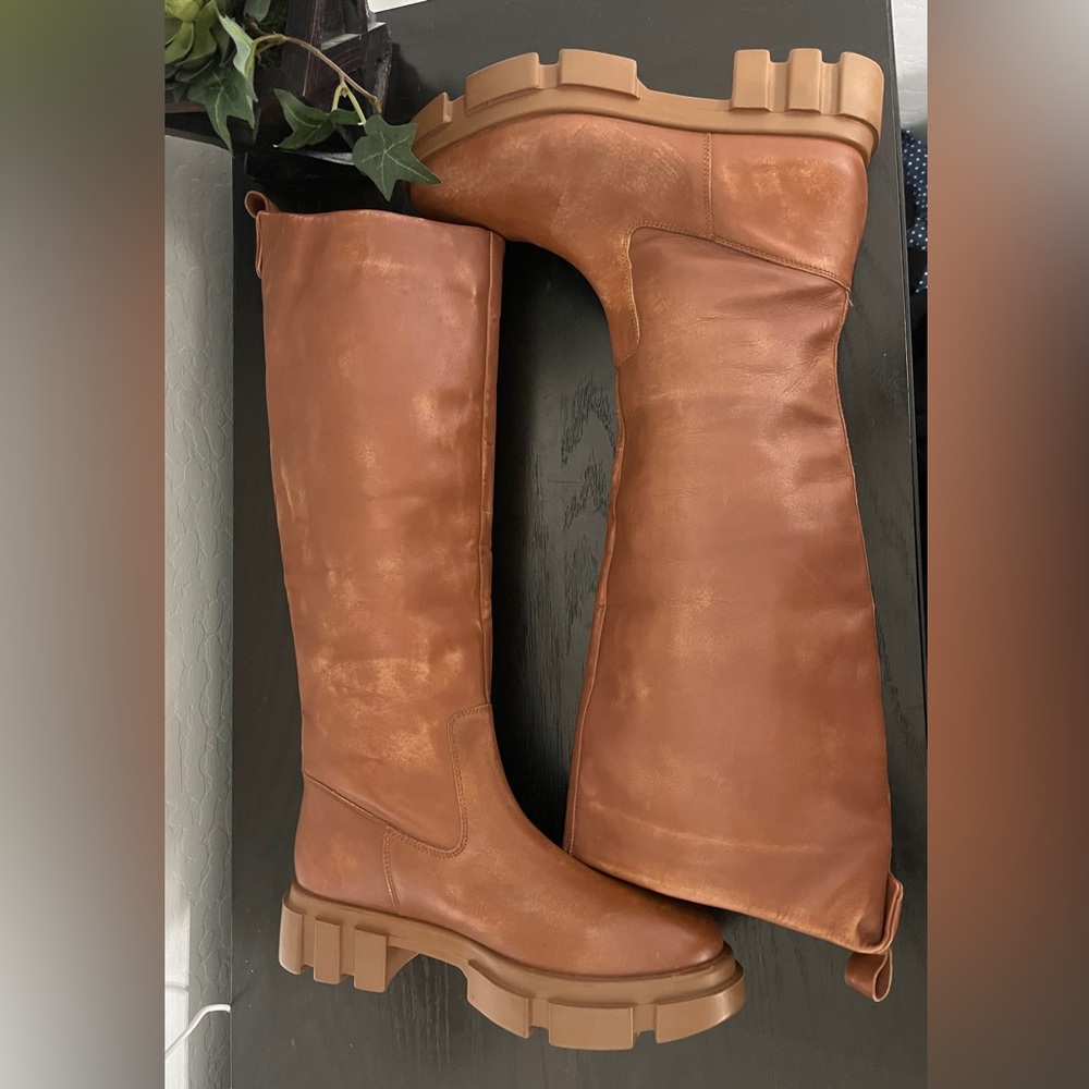 FREE PEOPLE Brooks Caramel Tall Boots size 39 Leather Lug heels combat boots. - Picture 15 of 16